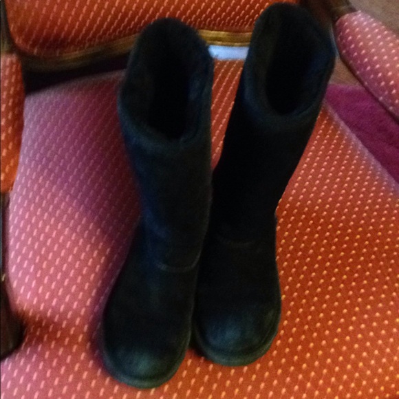 Bearpaw Boots - Picture 3 of 6